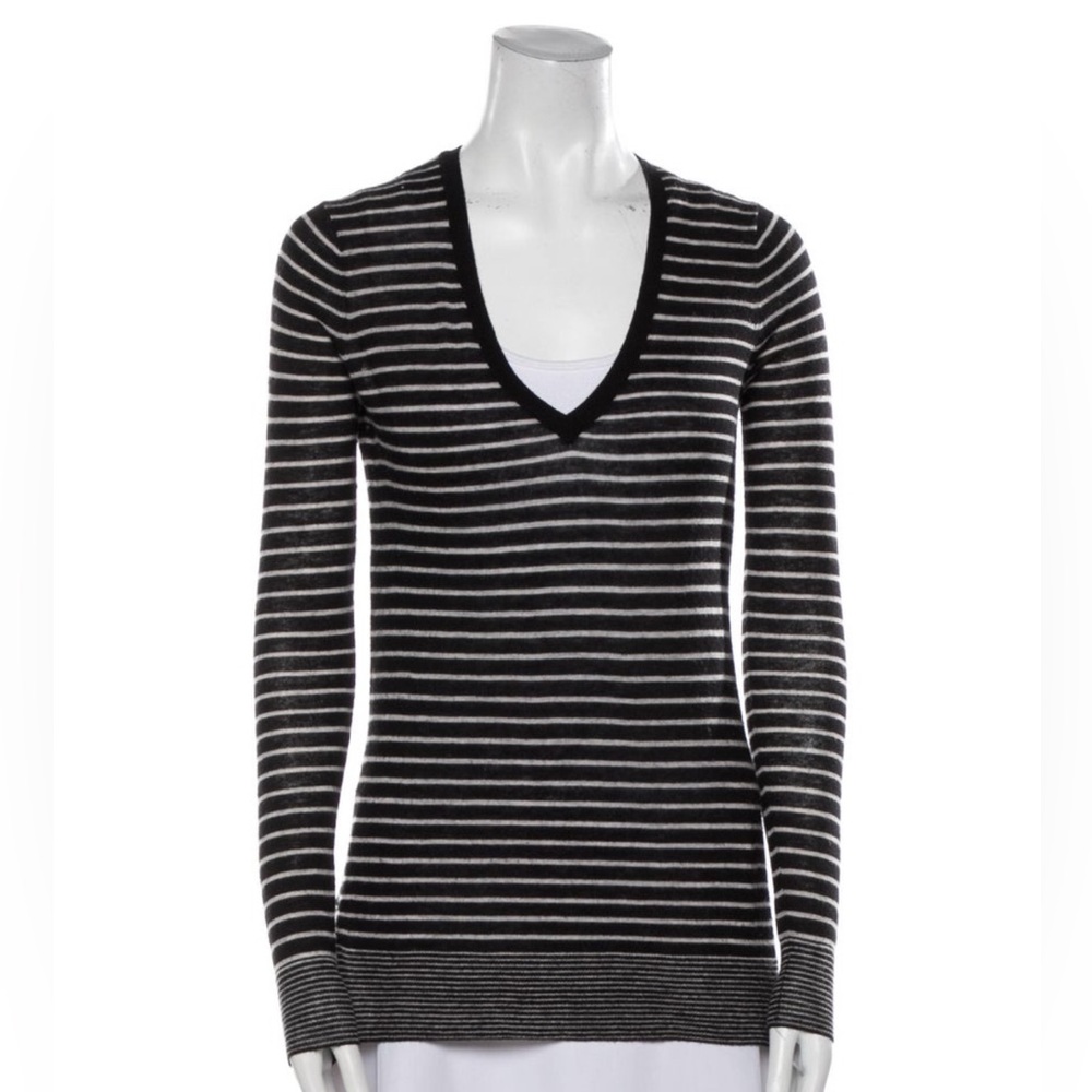 Vince XXS wool v neck sweater